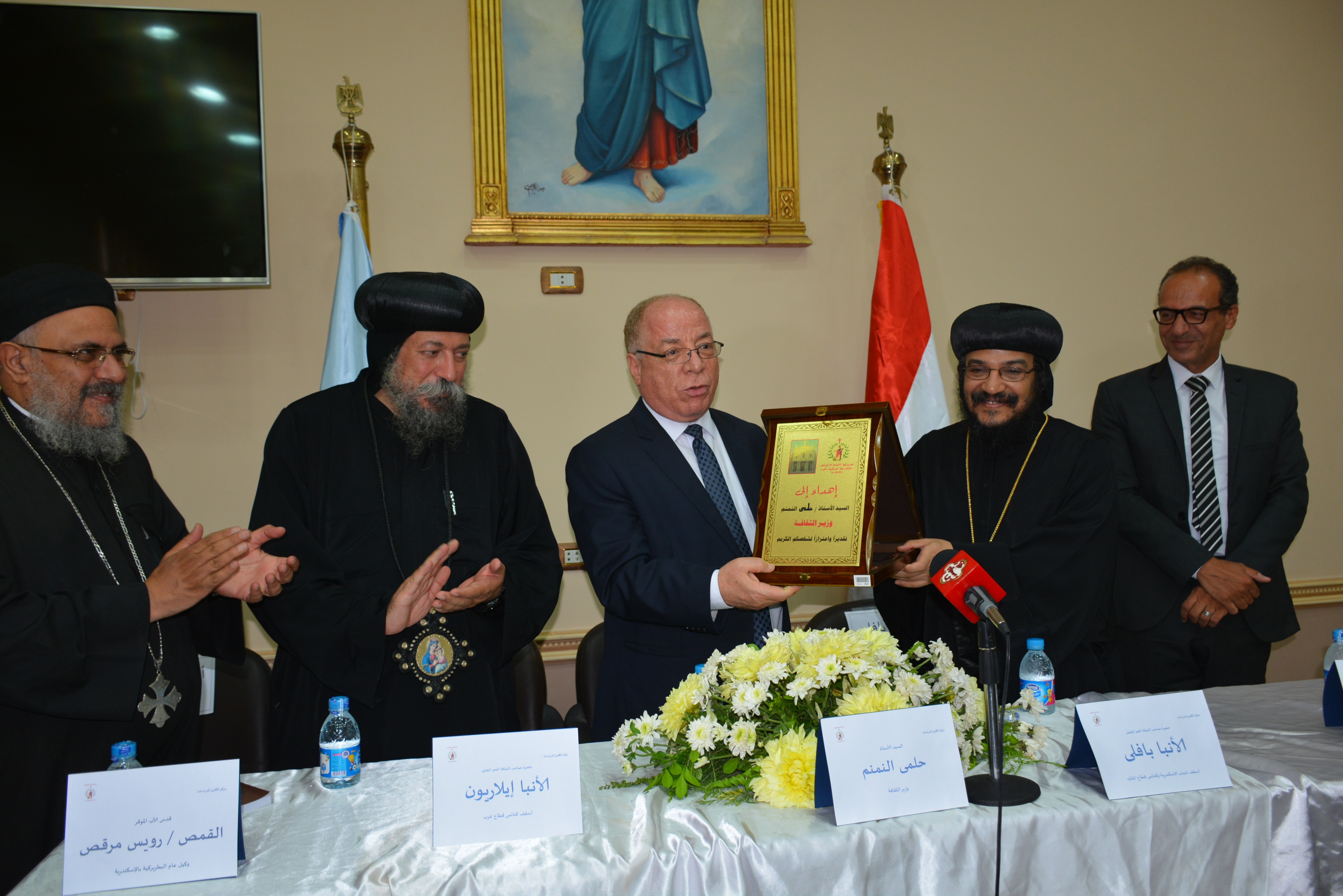 افتتاح أول معرض للكتاب بالكنيسة المرقسية في الإسكندرية  (7)