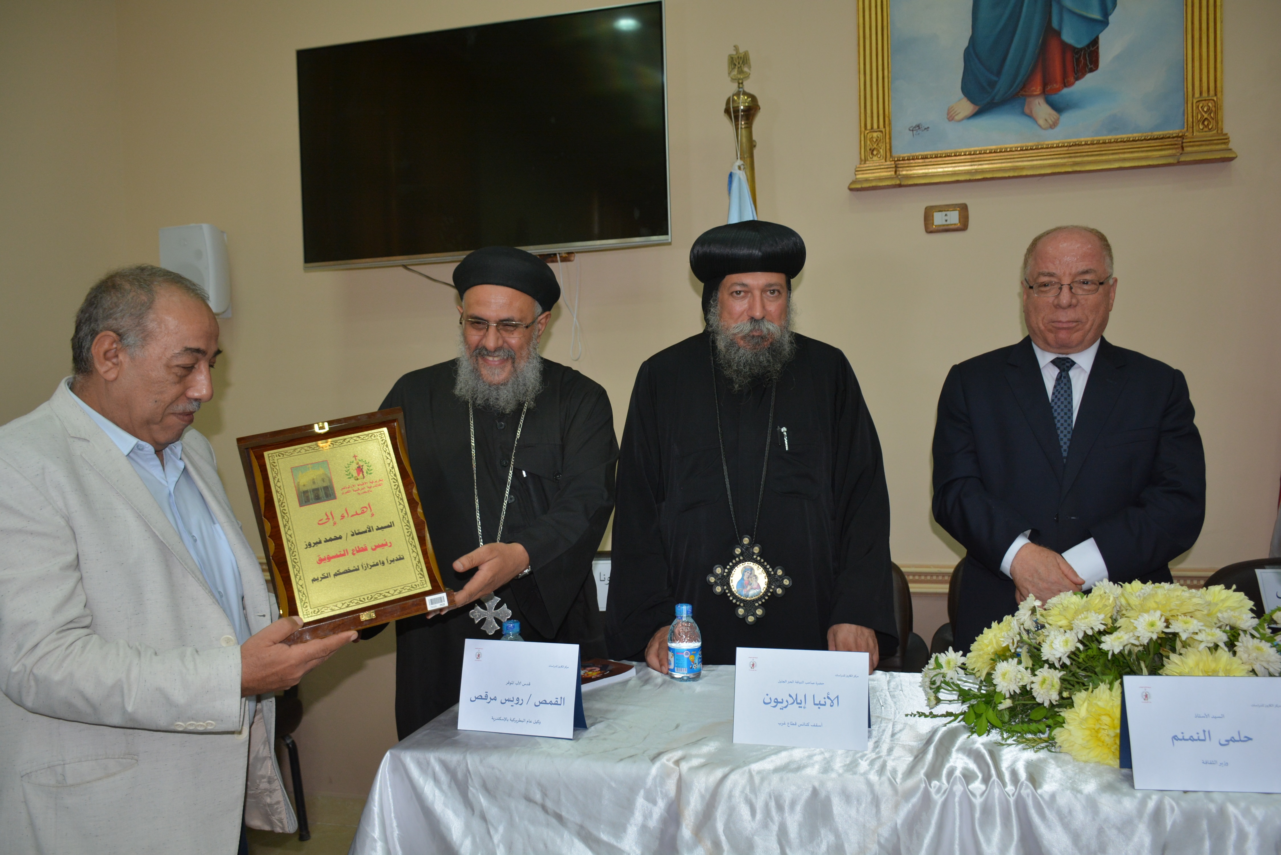 افتتاح أول معرض للكتاب بالكنيسة المرقسية في الإسكندرية  (9)