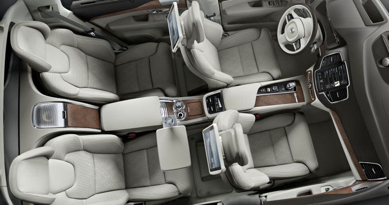 2017-Volvo-XC90-Excellence-Interior