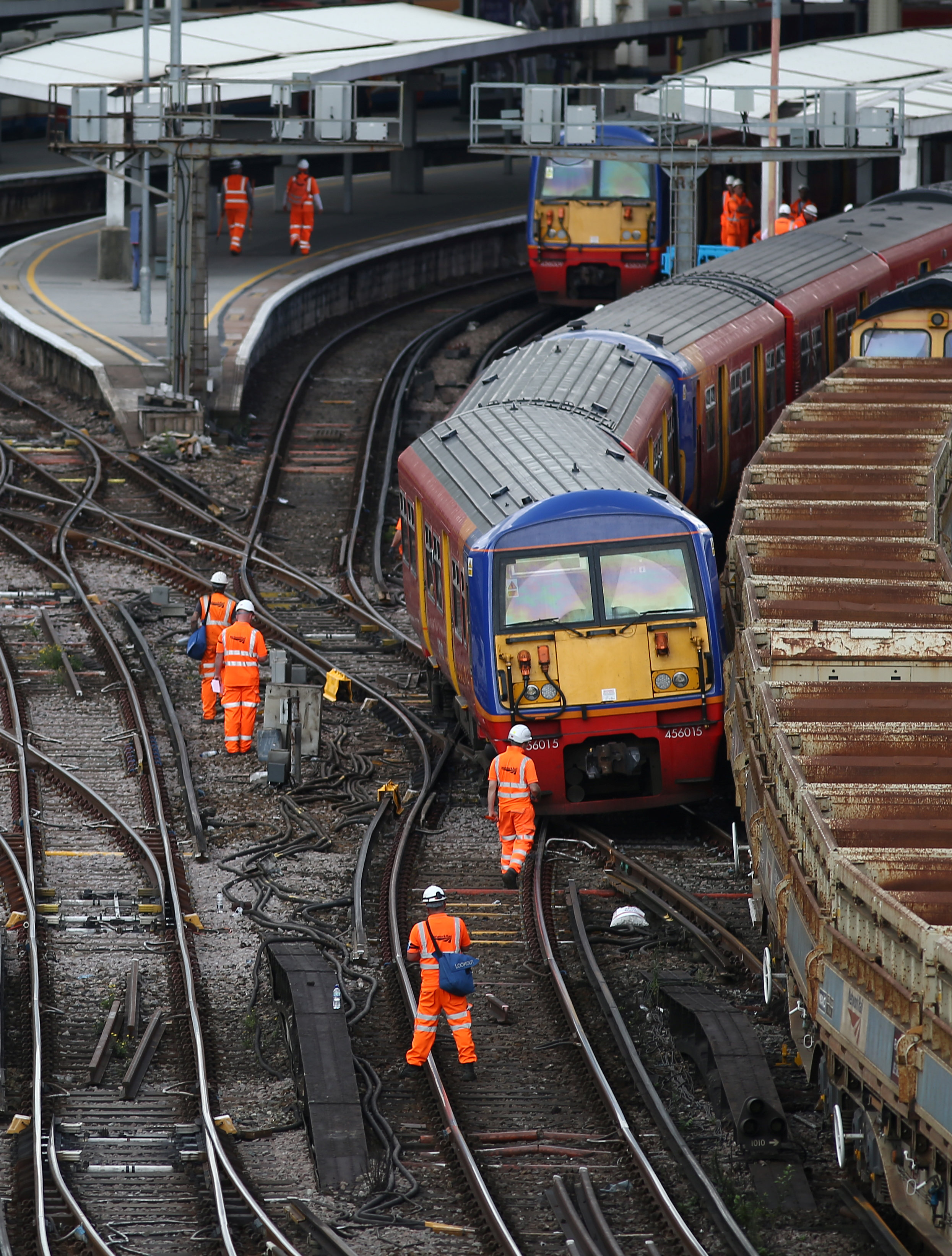 2017-08-15T161250Z_244085356_RC1BDB190810_RTRMADP_3_BRITAIN-TRANSPORT-DERAILMENT