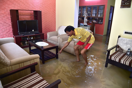 منزل يغرق فى مياه الفيضانات بالهند