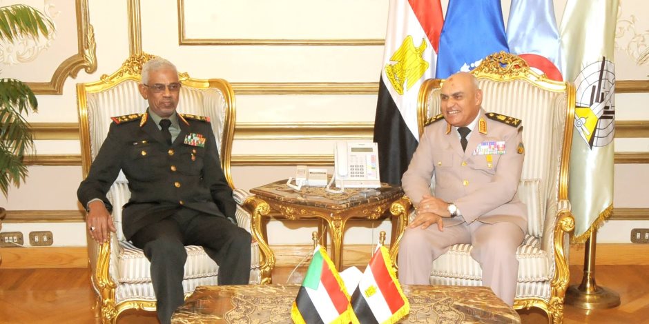 وزير الدفاع والانتاج الحربي صدقي صبحي يلتقي بنظيره السوداني
