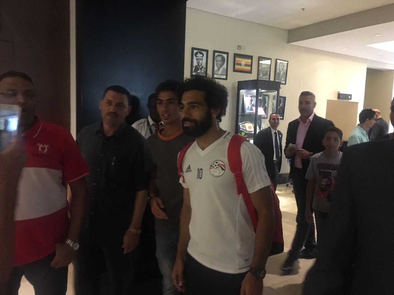 محمد صلاح مع الجالية المصرية بأوغندا