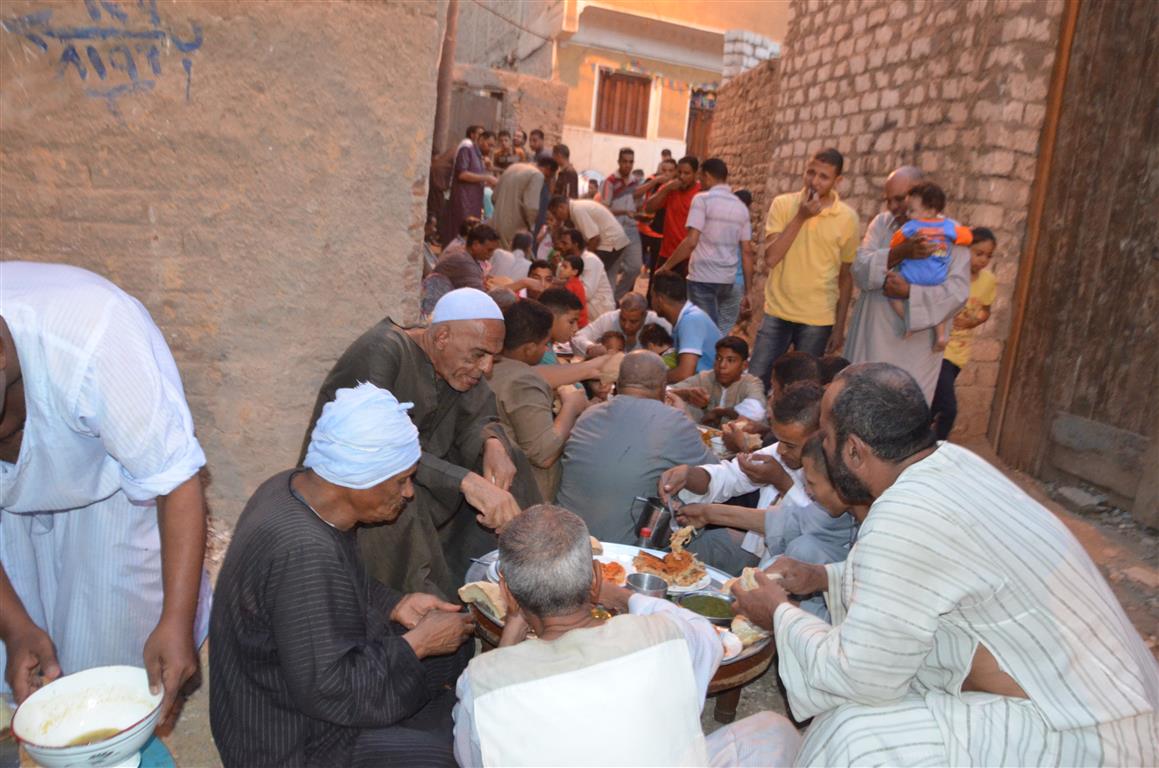 افطار جماعي لاهالي عزبة يوم عرفة بالاقصر (7)