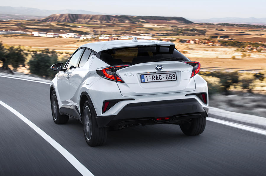 2016_toyota-chr_hybrid_mte_dynamic_02