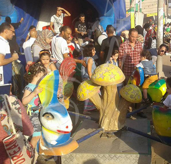 اللحظات الأولى من الاحتفال بالعيد في شوارع الغربية