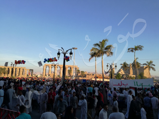 محافظ الاقصر ومدير الامن يشهدان صلاة العيد (14)