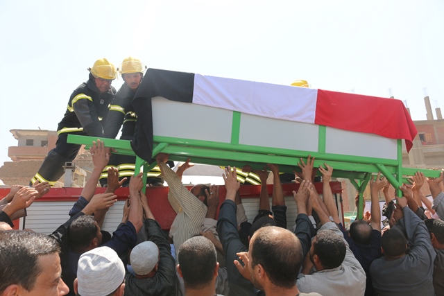 جنازة عسكرية لشهيد الشرطة النقيب عصام يونس عبد الفتاح (2)
