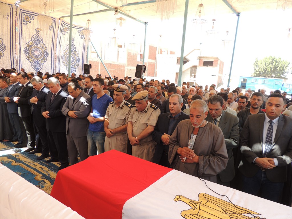 جنازة عسكرية لشهيد الشرطة النقيب عصام يونس عبد الفتاح (5)