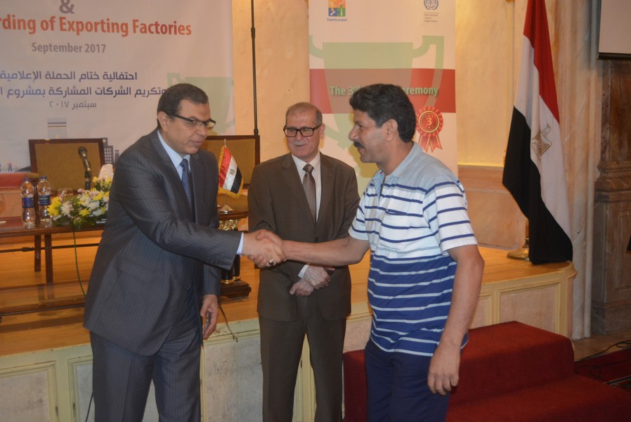 وزير القوي العاملة يكرم لفائزين في حملة مصر بتناديك (13)