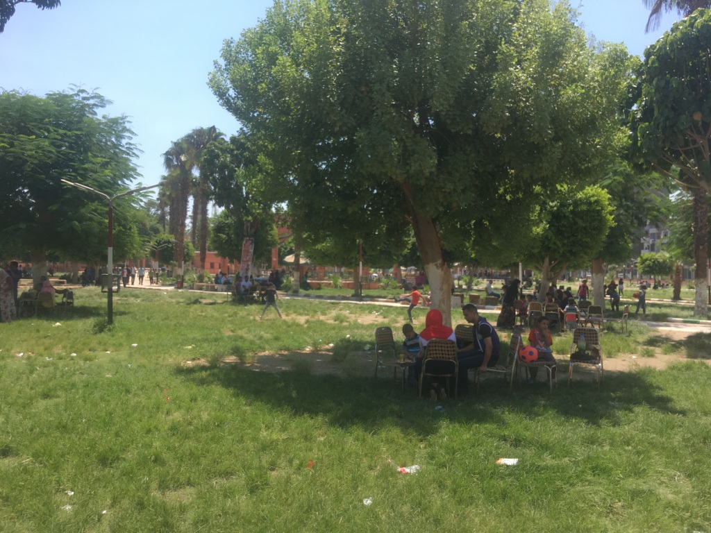 مواطنون يتوافدون علي الحدائق لقضاء اجازة العيد  (3)