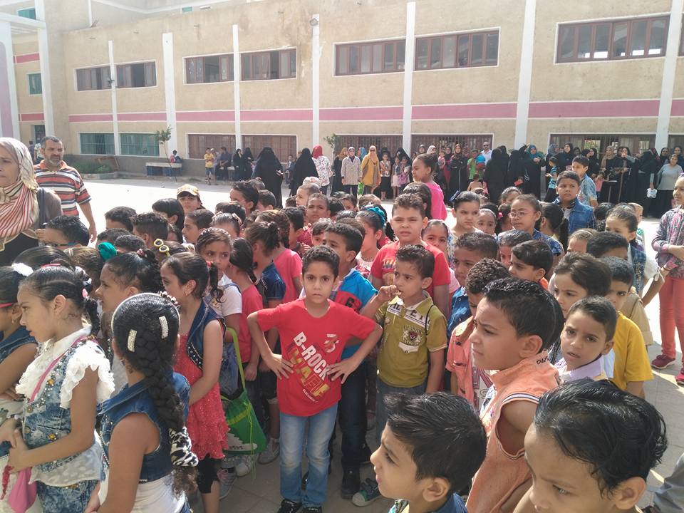 تهيئة تلاميذ الصف الأول الابتدائي بكفر الشيخ للبيئة المدرسة والاستعداد للعام الدراسي  (6)