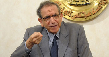 الدكتور حسام عيسي وزير التعليم العالي والبحث العلمي الأسبق