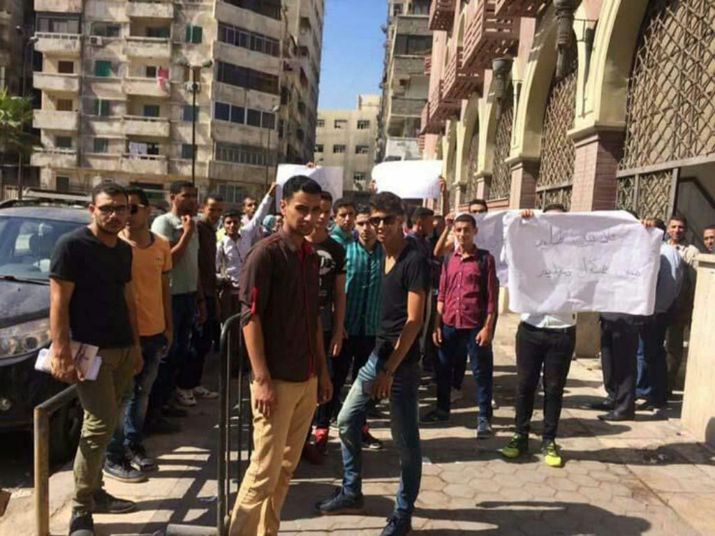 وقفة احتجاجية لطلاب المدن الجامعية بالإسكندرية (1)