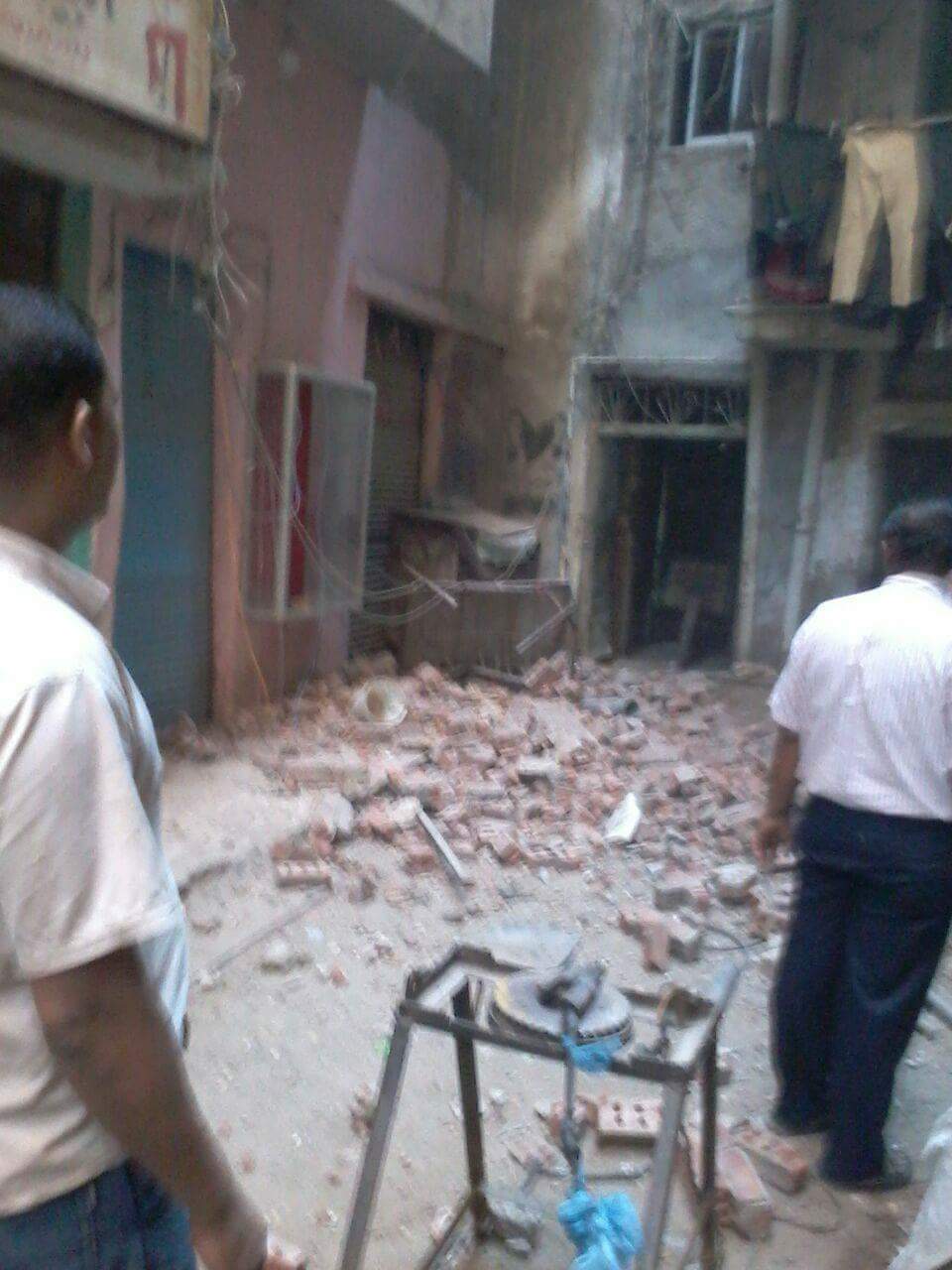 سقوط شرفة عقار قديم  (4)
