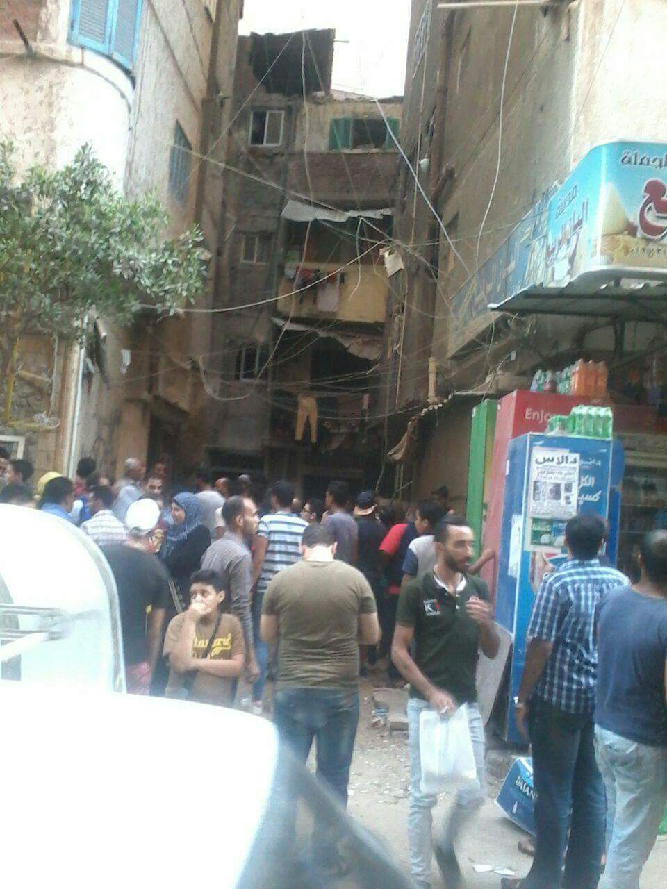 سقوط شرفة عقار قديم  (1)