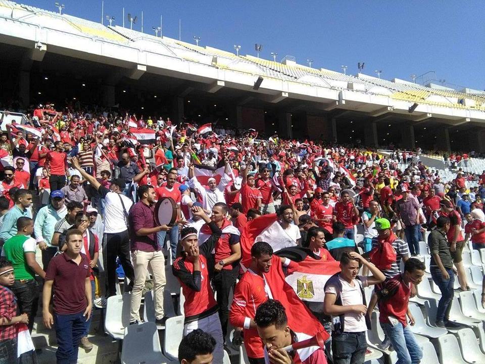 الجماهير باستاد برج العرب (1)