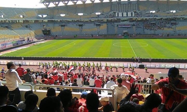 الجماهير باستاد برج العرب (2)