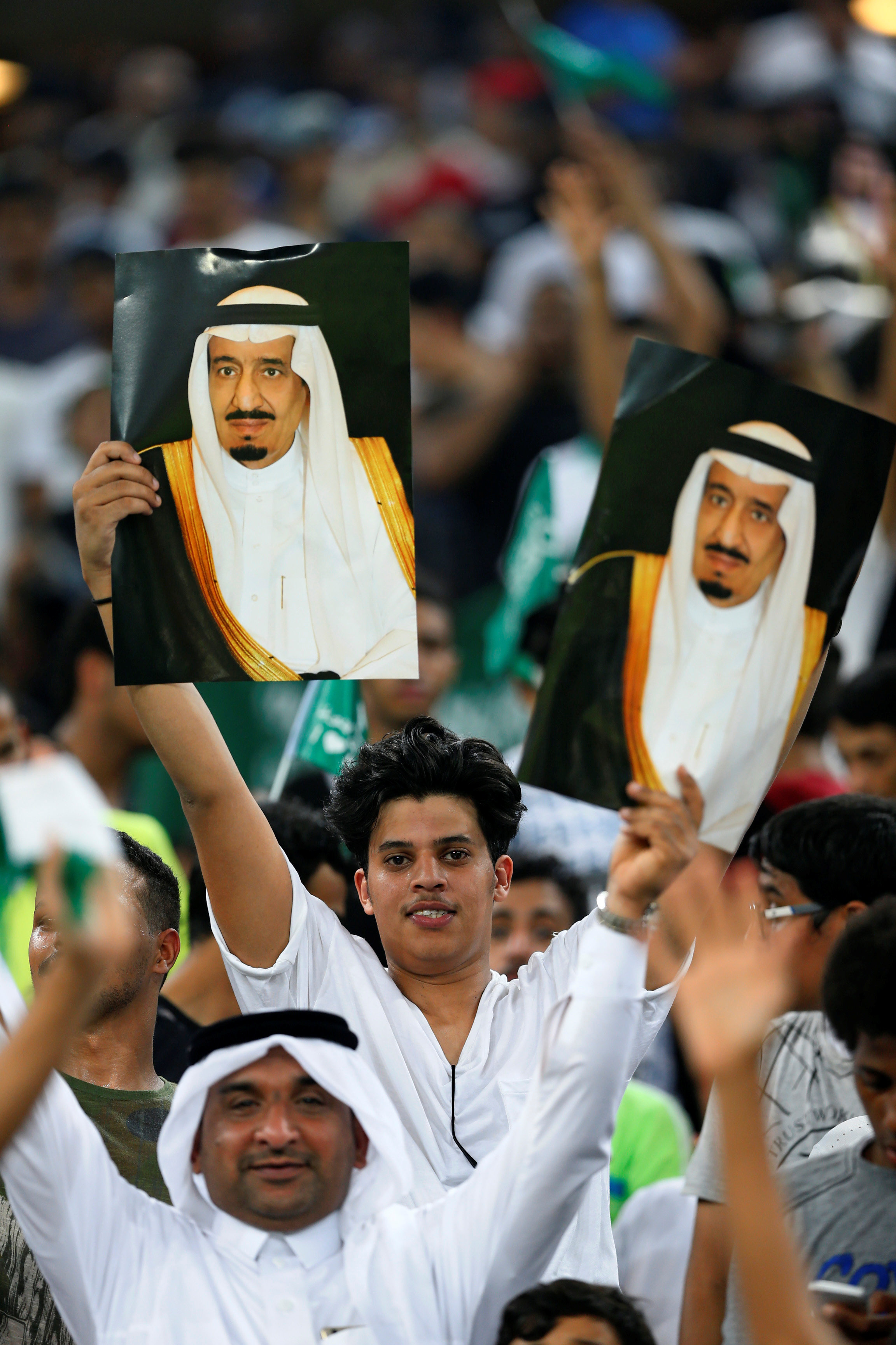 1162936-فرحة-السعوديين-بالتأهل-للمونديال-(1)