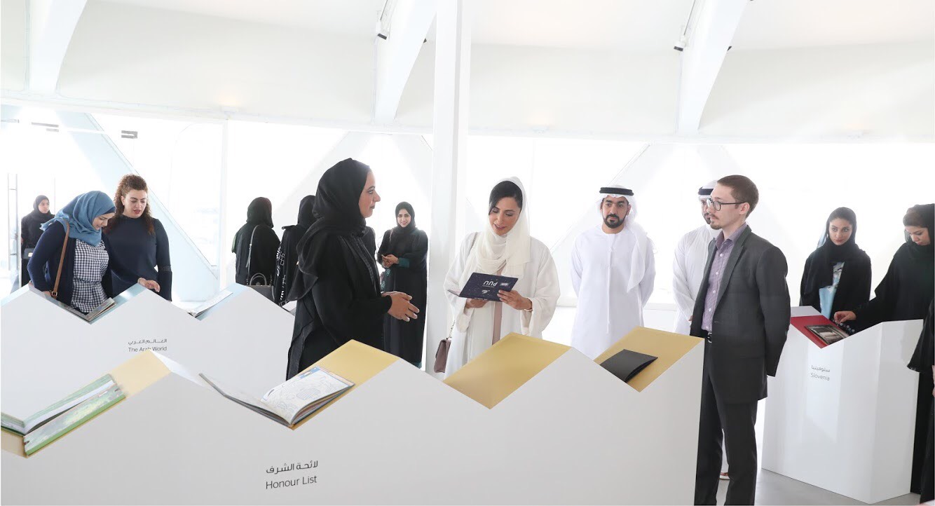 بدور القاسمي تزور معرض الكتب الصامتة  (6)