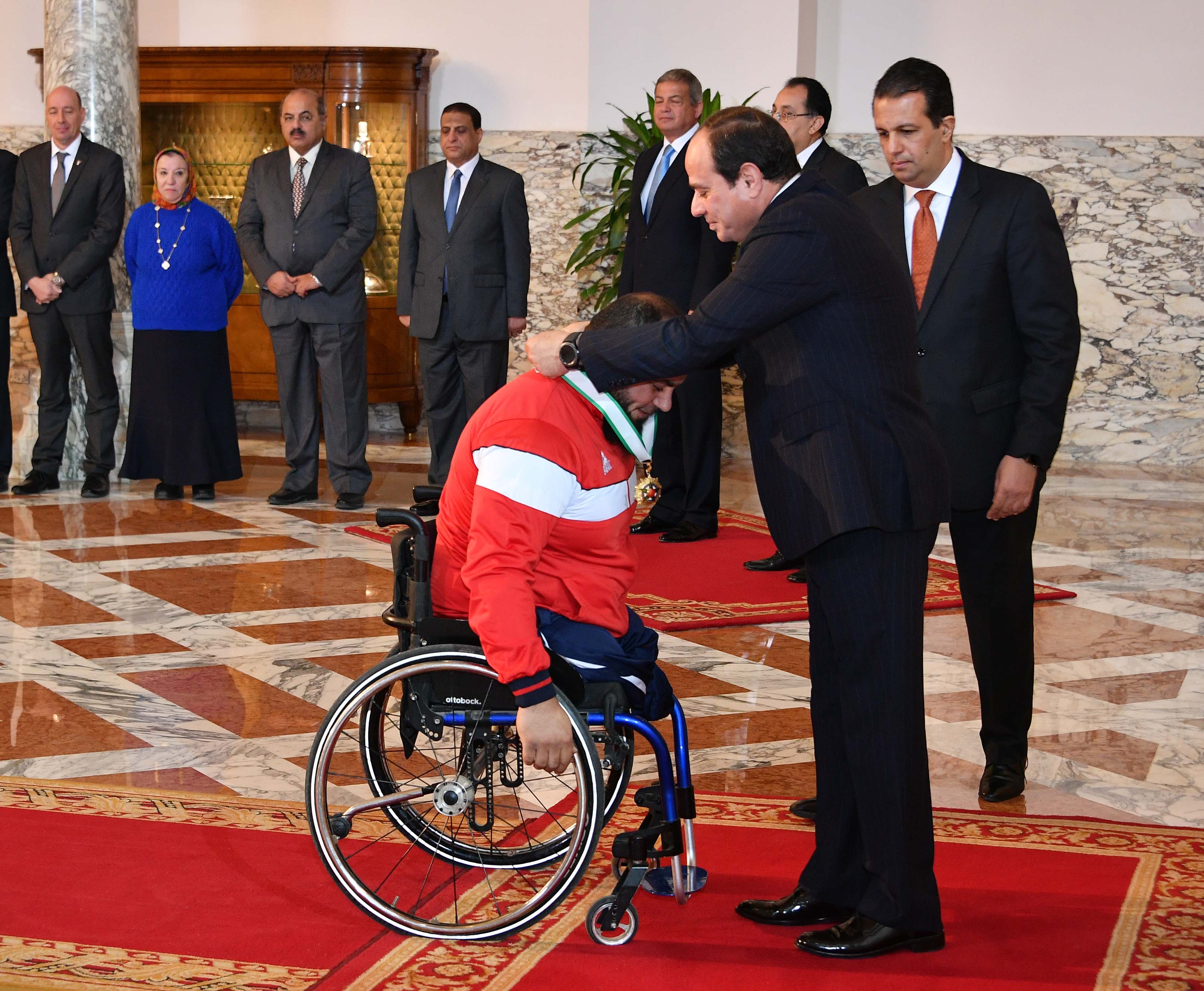 السيسى يمنح أوسمة الجمهورية للأبطال الرياضيين  (4)