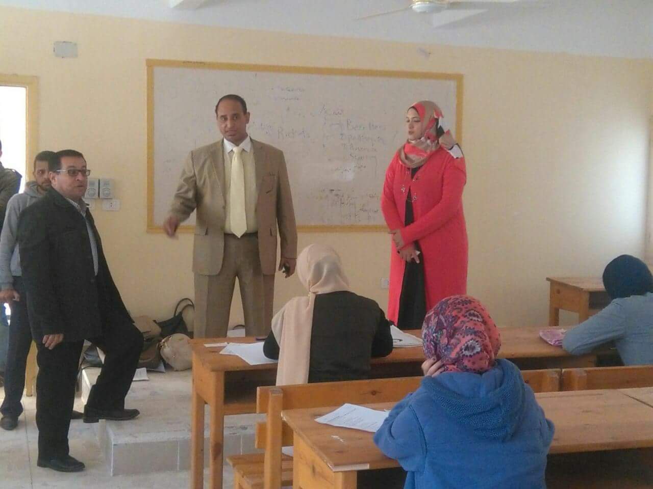 الدكتور عربى محمد وكيل وزارة الصحة بشمال سيناء (2)