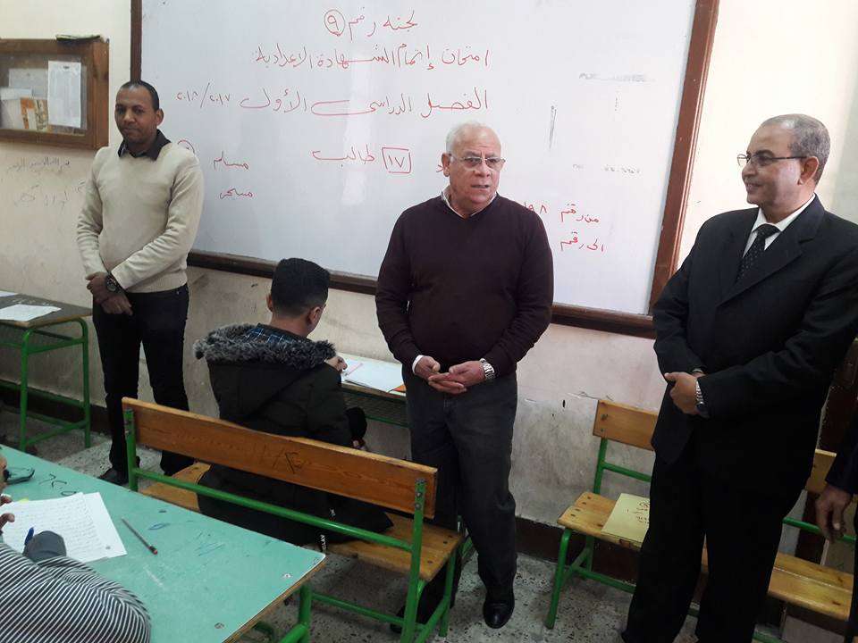محافظ بورسعيد يتفقد لجان الامتحانات (5)