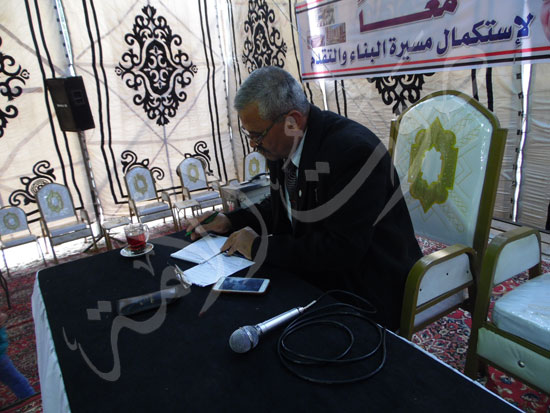 الراجل اللي ماسك الحديدة بطل المياتم والأفراح.. هل تعرف النابتشجي؟ (فيديو وصور) (4)