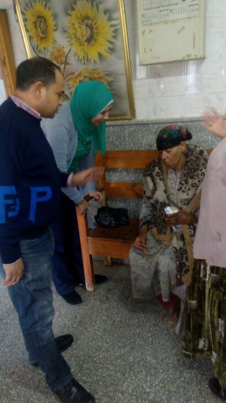 التضامن التدخل السريع ينقذ سيدة مسنة من برد الشارع وينقلها إلى دار لرعاية المسنين (3)