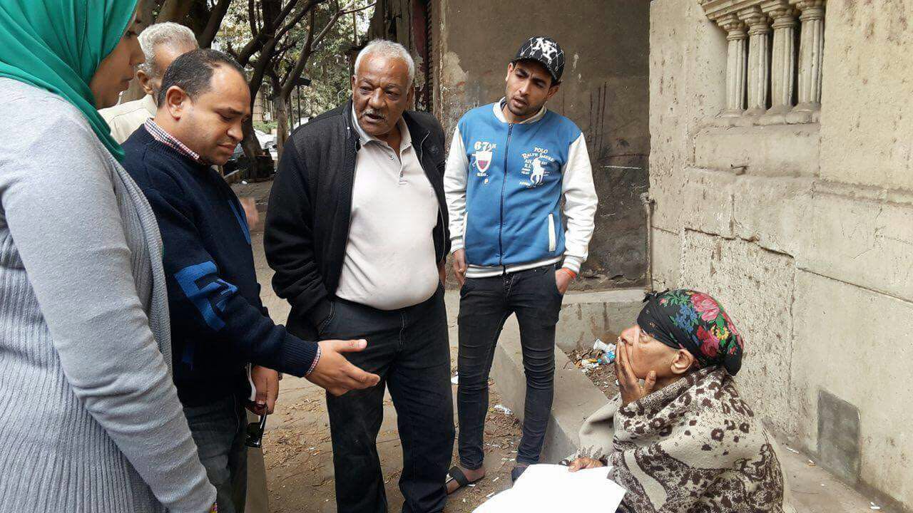 التضامن التدخل السريع ينقذ سيدة مسنة من برد الشارع وينقلها إلى دار لرعاية المسنين (2)
