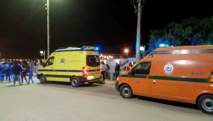 نقل 7 مصريين لإصابتهم بإشتباه تسمم في مركب سياحي بإسنا (1)