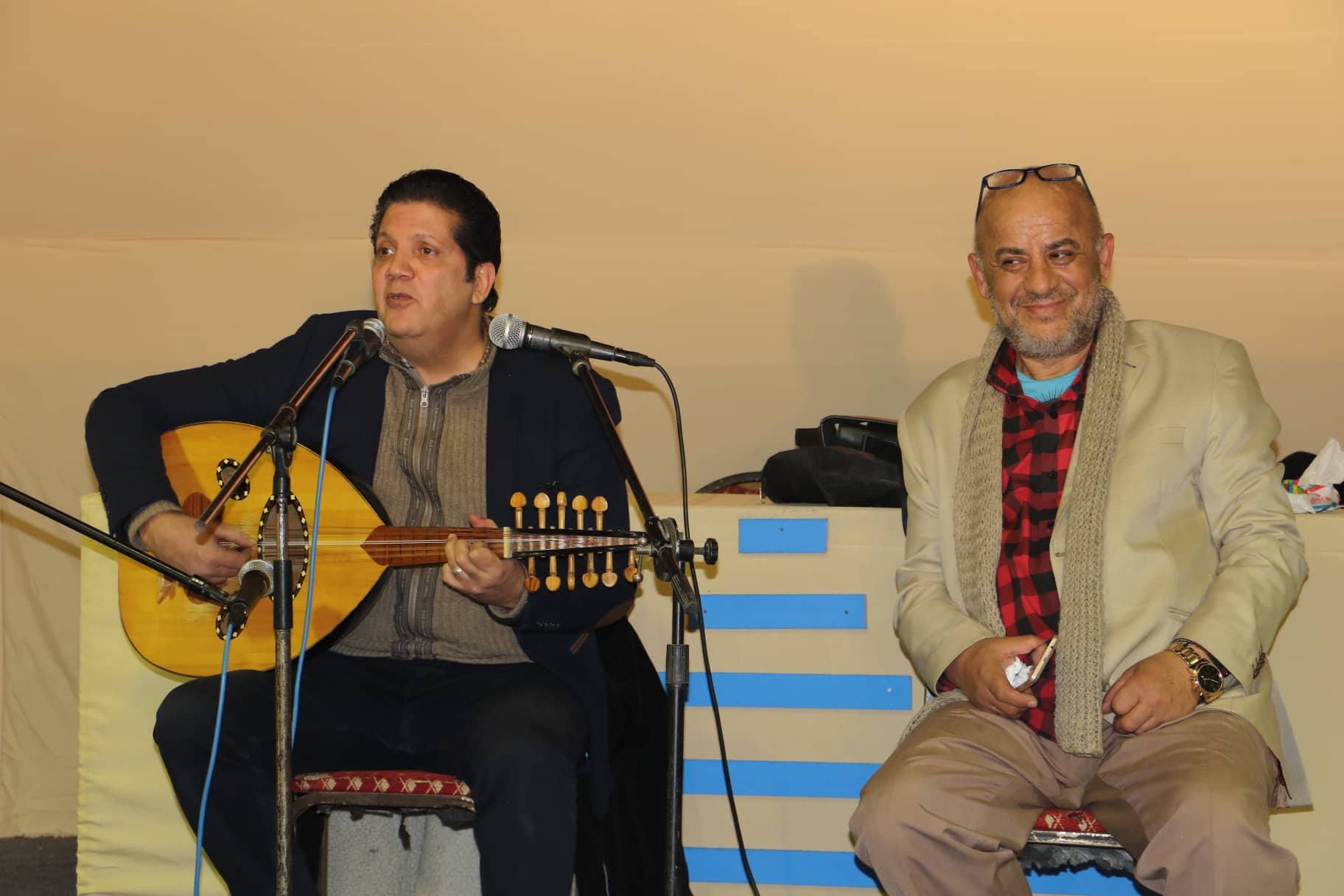 امتزاج الشعر بالموسيقي والغناء بمخيم فؤاد حداد (2)