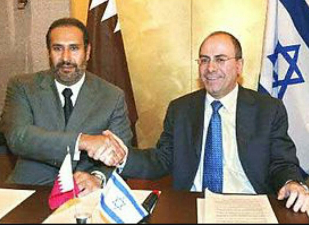 رئيس الوزراء القطري الأسبق مع مسئول إسرائيلي