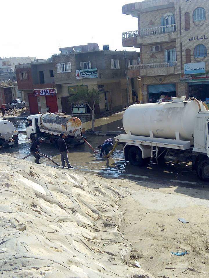 سحب مياه الأمطار من أحياء وشوارع مدينة بئر العبد (3)