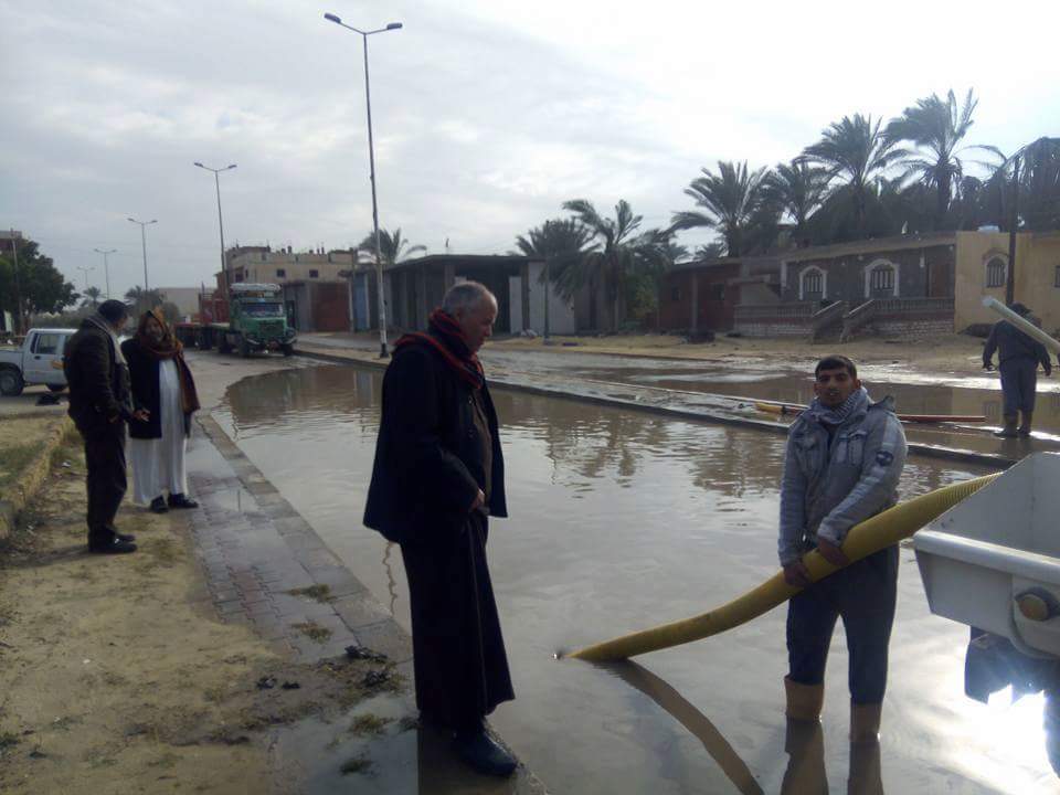 سحب مياه الأمطار من أحياء وشوارع مدينة بئر العبد (2)