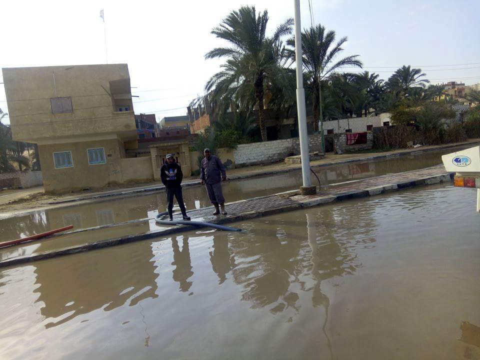 سحب مياه الأمطار من أحياء وشوارع مدينة بئر العبد (4)