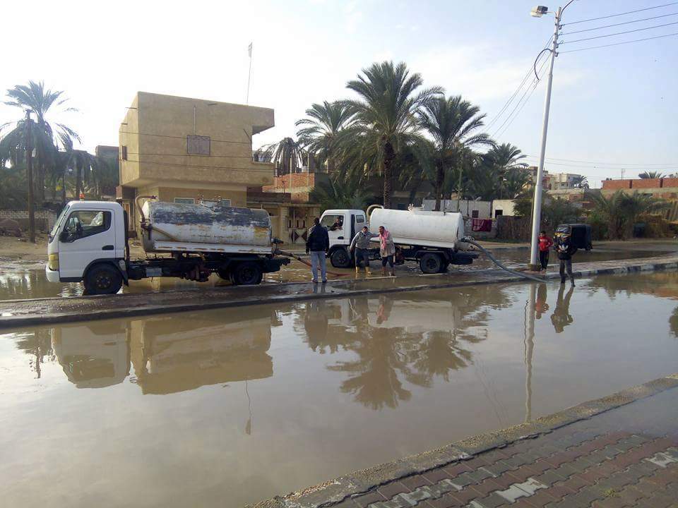 سحب مياه الأمطار من أحياء وشوارع مدينة بئر العبد (6)