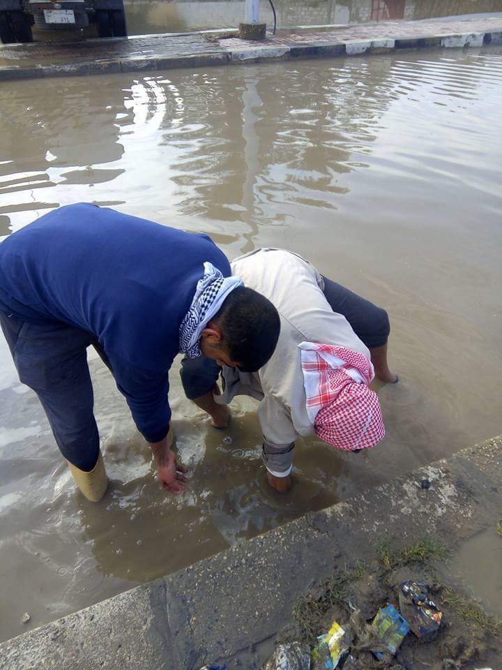 سحب مياه الأمطار من أحياء وشوارع مدينة بئر العبد (5)