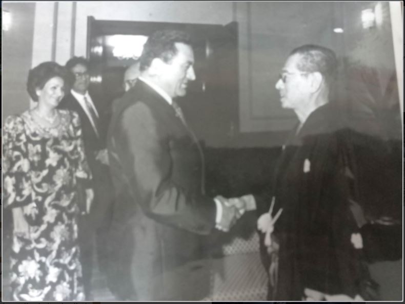 مبارك والأمير الياباني خلال افتتاح دار الأوبرا