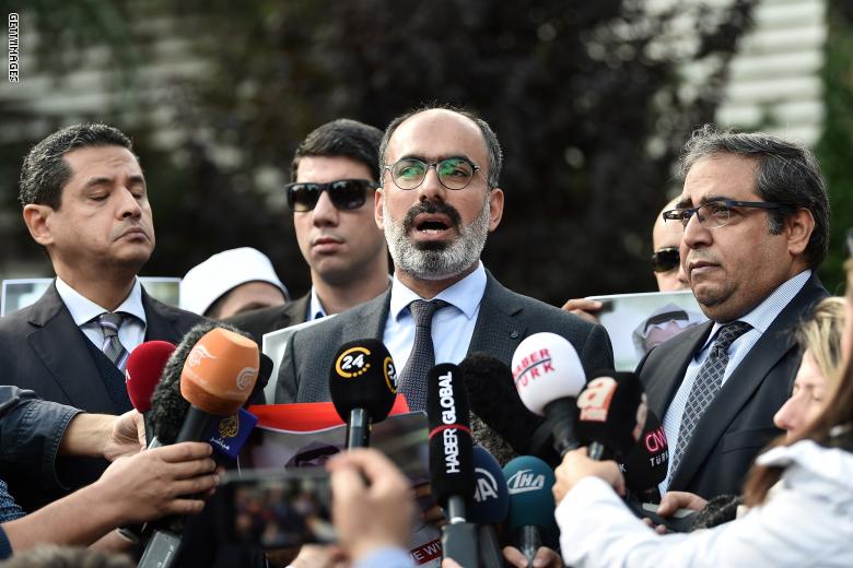 عبد الرحمن القرضاوي في وقفة الإخوان أمام القنصلية السعودية بإسطنبول