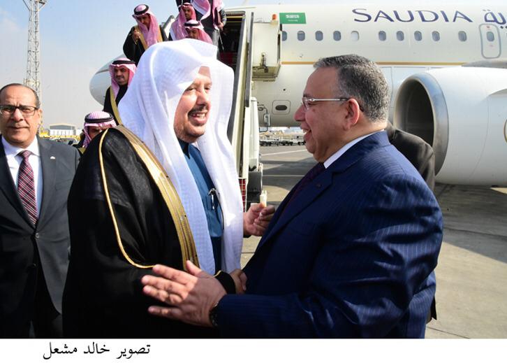 رئيس البرلمان يستقبل رئيس مجلس الشورى السعودي في مطار القاهرة (2)