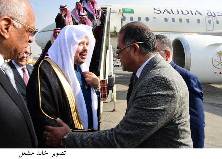 رئيس البرلمان يستقبل رئيس مجلس الشورى السعودي في مطار القاهرة (5)