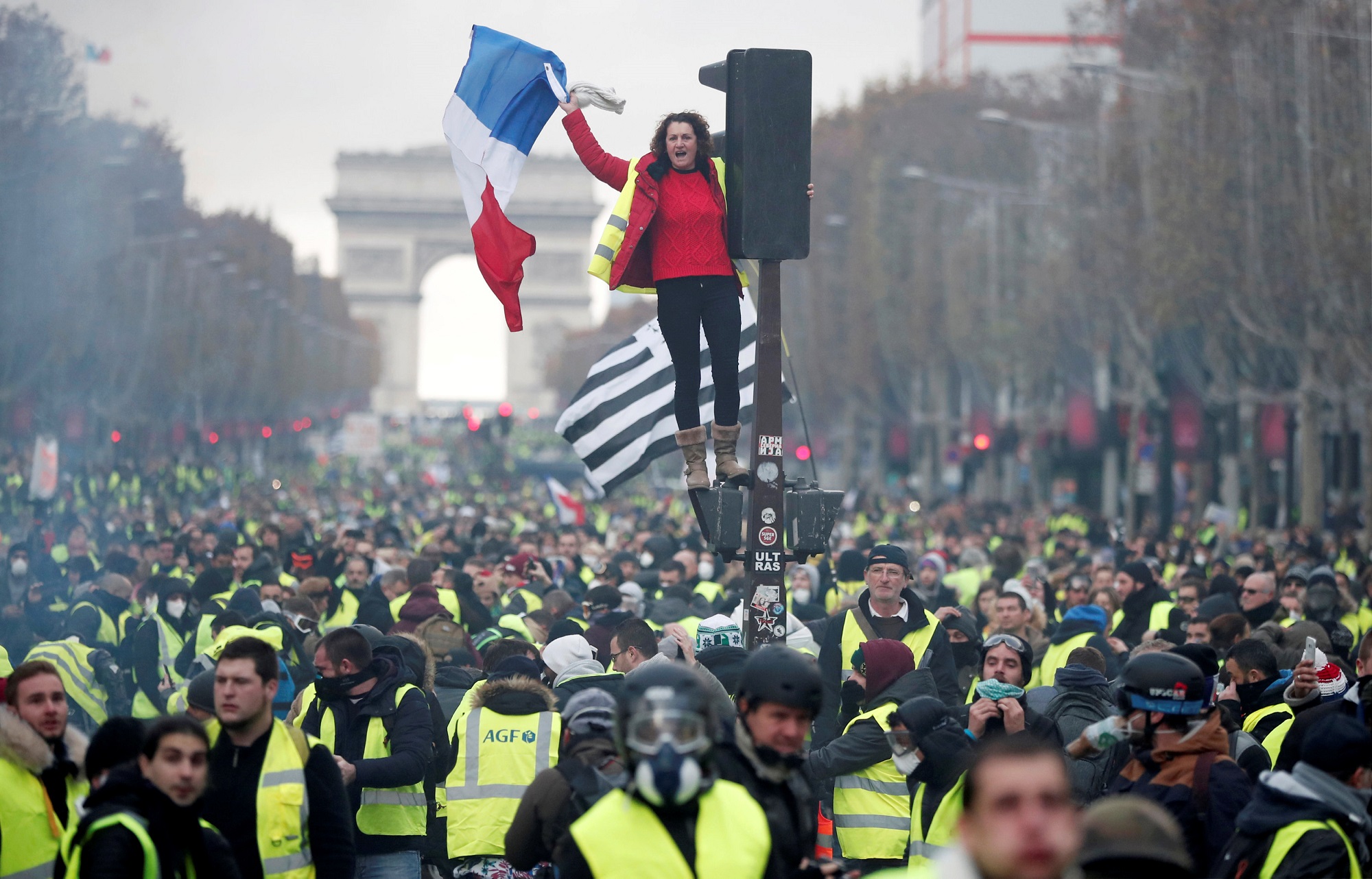 2018-11-24T104817Z_1444379157_RC1FD153CE40_RTRMADP_3_FRANCE-PROTESTS