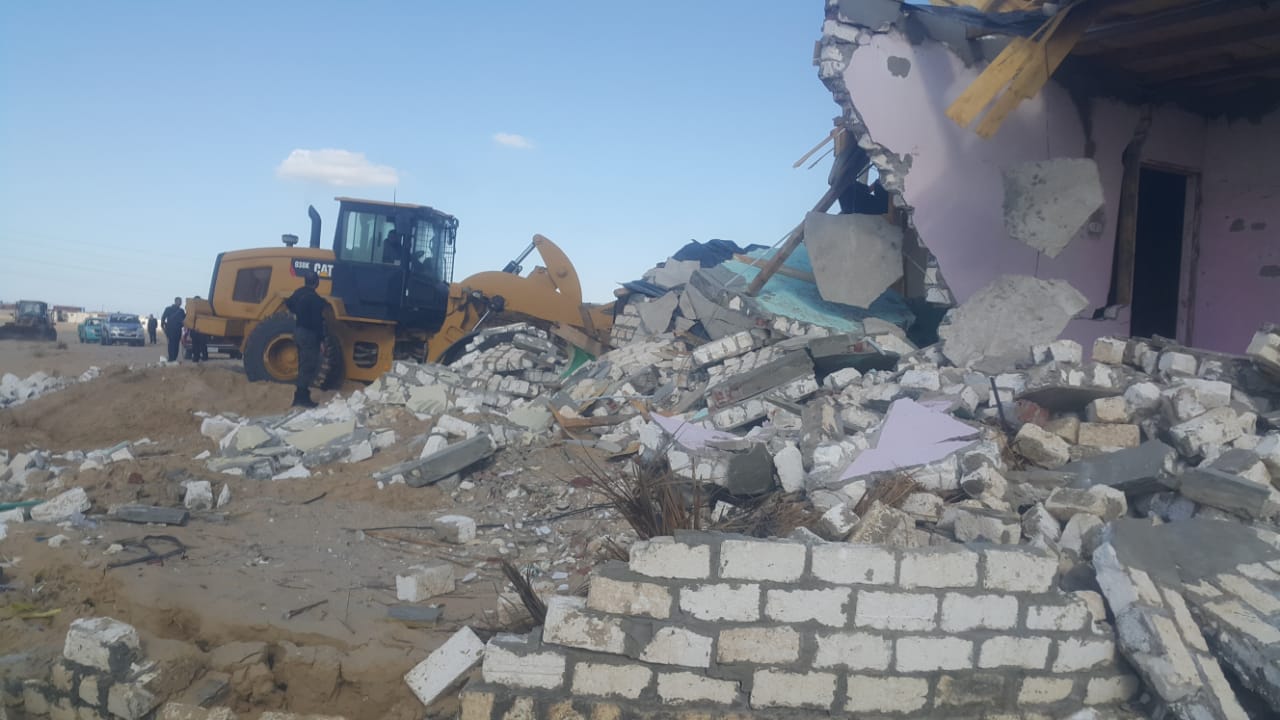 إزالة التعديات واستعادة 125 فدانا من أراضي الدولة بمدينة بئر العبد (4)