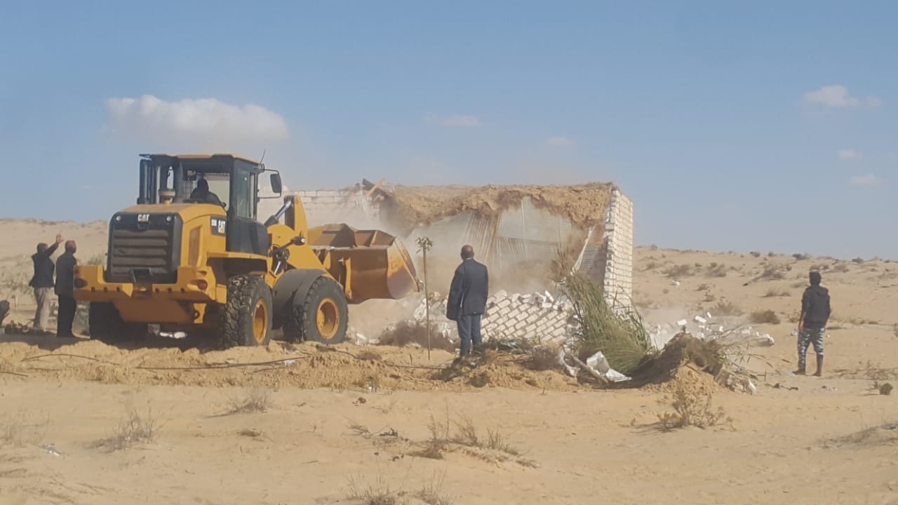 إزالة التعديات واستعادة 125 فدانا من أراضي الدولة بمدينة بئر العبد (7)