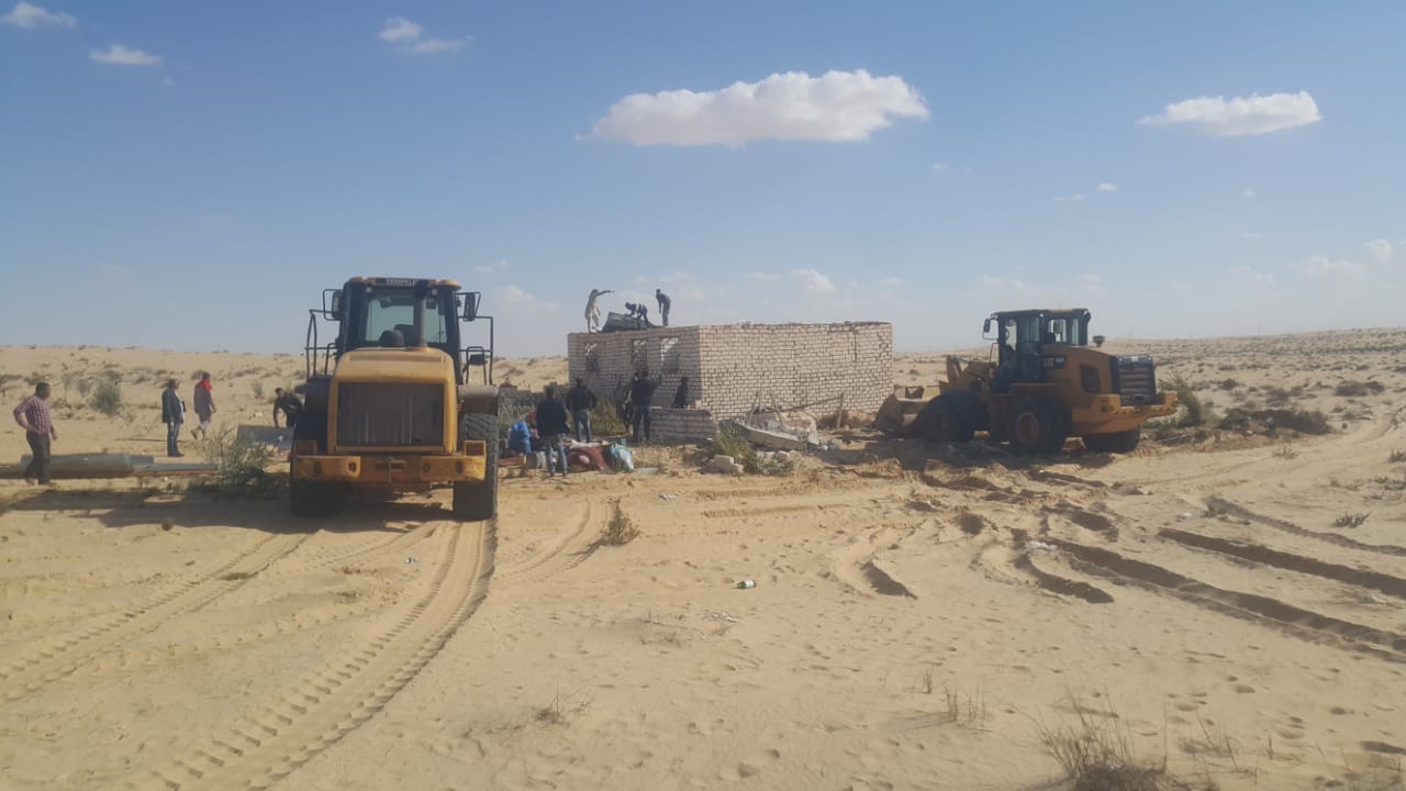 إزالة التعديات واستعادة 125 فدانا من أراضي الدولة بمدينة بئر العبد (5)