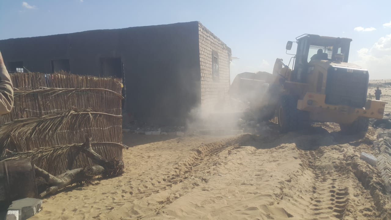 إزالة التعديات واستعادة 125 فدانا من أراضي الدولة بمدينة بئر العبد (6)
