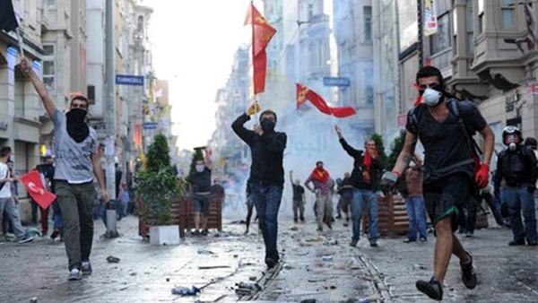 تعامل الشرطة التركية مع احتجاجات جزي