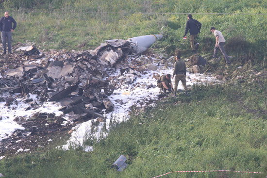 74807-صور-سقوط-طائرة-اسرائيلية-بنيران-سورية-(3)