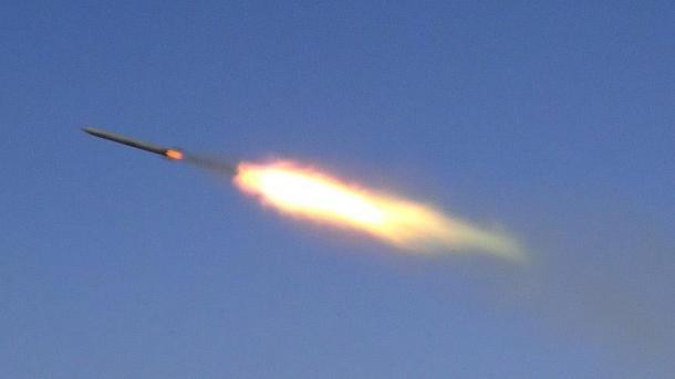 إطلاق صاروخ باليستي